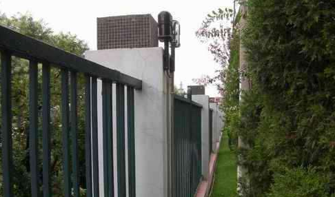 CVC-學(xué)校總線紅外對(duì)射周界防范系統(tǒng)解決方案